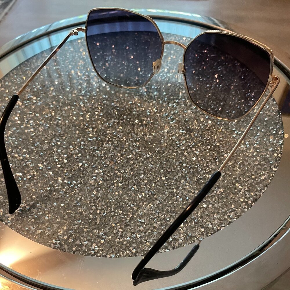 Lilac😎 Lux Gold Framed Shades - Picture 4 of 5